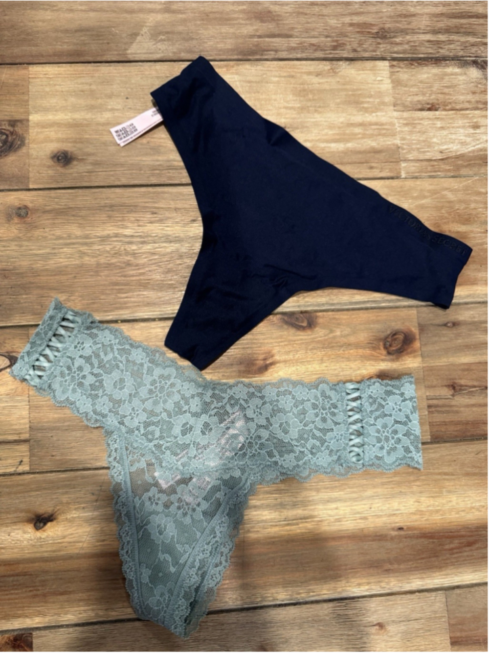 2 PAIR VICTORIA'S SECRET XS NAVY BLUE SEAMLESS & GREEN LACE THONG PANTIES NEW